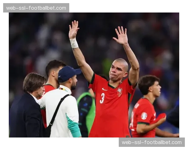 肖像：39岁的佩佩第120次欧冠出场，刷新赛事最年长出场纪录