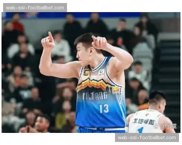 李炎哲转会新疆后数据对比：场均得分与篮板均有显著提升