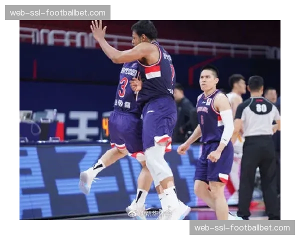 “广州龙狮100-95逆转青岛国信,郭士强赛后称取胜关键在于防守策略切换”